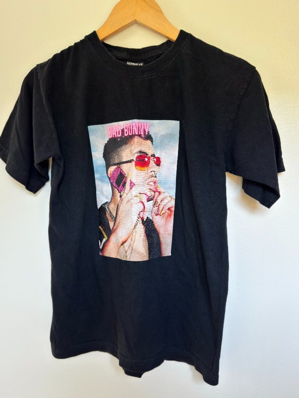 Bad Bunny Graphic T-Shirt Men’s M Black Phone Bling Photo Tee Y2K Unisex